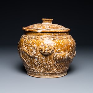 A Vietnamese brown-glazed 'dragon and deer' bowl and cover, 15/16th C. — photo 3