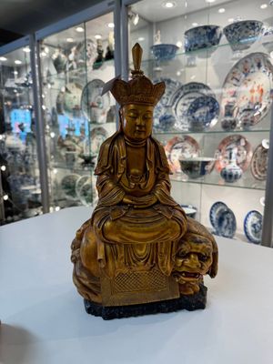 A Vietnamese gilt-red-lacquered wooden sculpture of Bodhisattva, 19/20th C. — photo 1