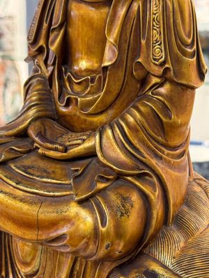 A Vietnamese gilt-red-lacquered wooden sculpture of Bodhisattva, 19/20th C. — photo 6