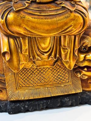 A Vietnamese gilt-red-lacquered wooden sculpture of Bodhisattva, 19/20th C. — photo 8
