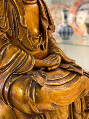 A Vietnamese gilt-red-lacquered wooden sculpture of Bodhisattva, 19/20th C. — photo 10