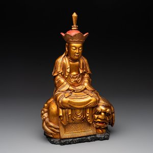 A Vietnamese gilt-red-lacquered wooden sculpture of Bodhisattva, 19/20th C. — photo 1