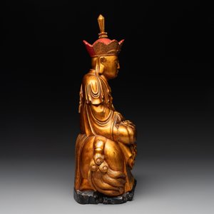 A Vietnamese gilt-red-lacquered wooden sculpture of Bodhisattva, 19/20th C. — photo 3