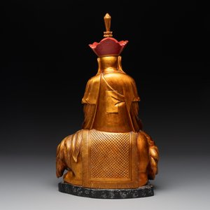 A Vietnamese gilt-red-lacquered wooden sculpture of Bodhisattva, 19/20th C. — photo 4