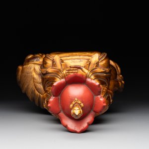 A Vietnamese gilt-red-lacquered wooden sculpture of Bodhisattva, 19/20th C. — photo 6