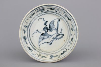 A Vietnamese Hoi An blue and white plate with a bird, 15th C.