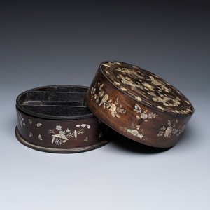 A Vietnamese mother-of-pearl-inlaid opium pipe, water pipe and covered box — 照片 15