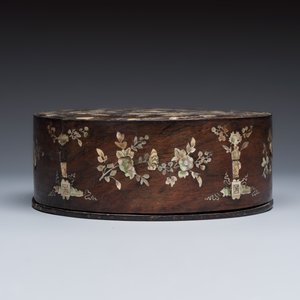 A Vietnamese mother-of-pearl-inlaid opium pipe, water pipe and covered box — 照片 17