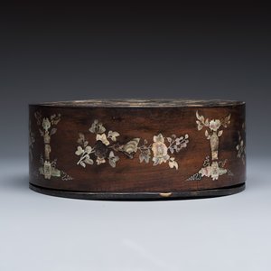 A Vietnamese mother-of-pearl-inlaid opium pipe, water pipe and covered box — 照片 18