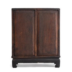 A Vietnamese mother-of-pearl-inlaid wooden two-door cabinet — 照片 5