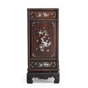 A Vietnamese mother-of-pearl-inlaid wooden two-door cabinet — 照片 6