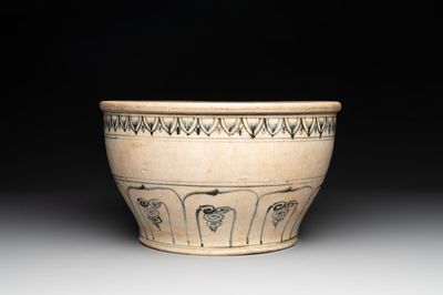 A Vietnamese or Annamese blue and white basin with floral design, 16th C.