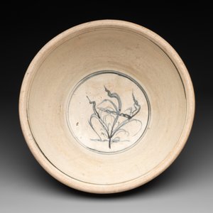 A Vietnamese or Annamese blue and white basin with floral design, 16th C. — photo 5