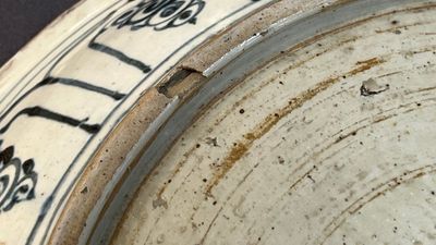 A Vietnamese or Annamese blue and white 'floral' dish, 15/16th C. — 照片 4