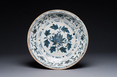 A Vietnamese or Annamese blue and white 'floral' dish, 15/16th C.