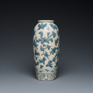 A Vietnamese or Annamese blue and white vase, 14/15th C. — 照片 3