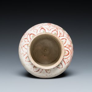 A Vietnamese or Annamese red- and green-enamelled jar with floral design, 14/15th C. — 照片 7