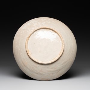 A Vietnamese or Annamese relief-molded blue, white and orange 'dragon' dish, 19th C. — photo 2