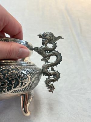 A Vietnamese or Chinese silver tripod censer and cover, 19/20th C. — photo 12