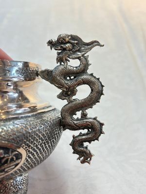 A Vietnamese or Chinese silver tripod censer and cover, 19/20th C. — photo 10