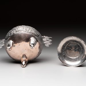 A Vietnamese or Chinese silver tripod censer and cover, 19/20th C. — photo 7