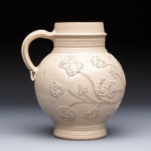 A Westerwald stoneware jug or 'Kugelbauchkrug' with floral design, Germany, 17/18th C. — foto 4