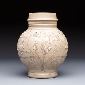 A Westerwald stoneware jug or 'Kugelbauchkrug' with floral design, Germany, 17/18th C. — foto 5