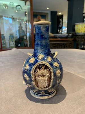 A Westerwald stoneware pilgrim's flask with the coat of arms of France, Germany, 17th C. — photo 1