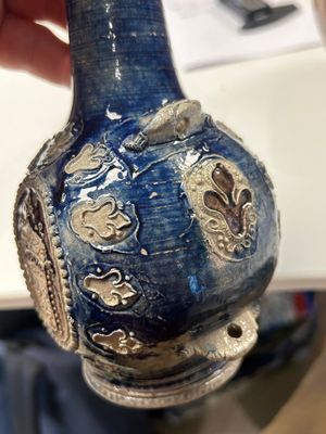 A Westerwald stoneware pilgrim's flask with the coat of arms of France, Germany, 17th C. — photo 11