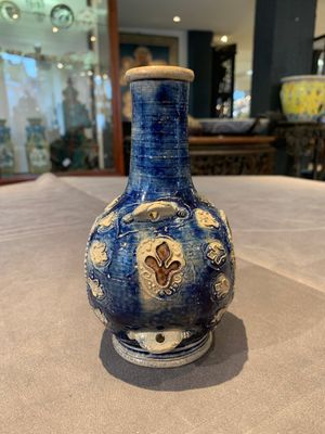 A Westerwald stoneware pilgrim's flask with the coat of arms of France, Germany, 17th C. — photo 4