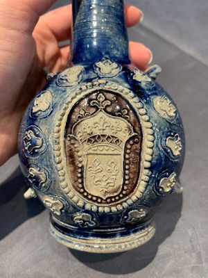A Westerwald stoneware pilgrim's flask with the coat of arms of France, Germany, 17th C. — photo 7