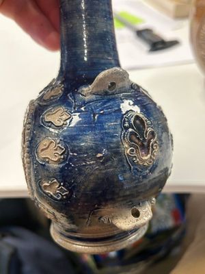 A Westerwald stoneware pilgrim's flask with the coat of arms of France, Germany, 17th C. — photo 10