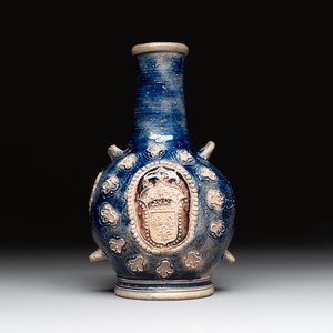 A Westerwald stoneware pilgrim's flask with the coat of arms of France, Germany, 17th C. — photo 1