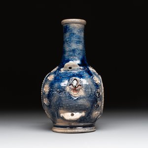 A Westerwald stoneware pilgrim's flask with the coat of arms of France, Germany, 17th C. — photo 2