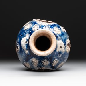 A Westerwald stoneware pilgrim's flask with the coat of arms of France, Germany, 17th C. — photo 3