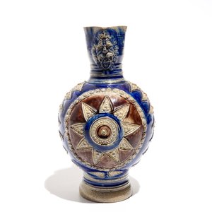 A Westerwald stoneware star jug in blue and manganese, 17th C. — 照片 5