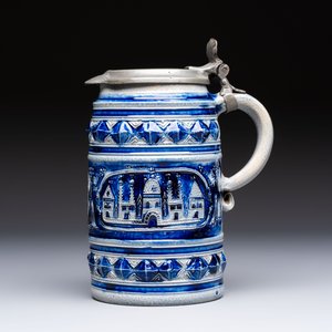 A Westerwald stoneware tankard with a mounted pewter lid, Germany, 18th C. — 照片 2