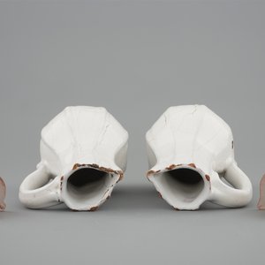 A white Delft cruet set, 18th C. — photo 14