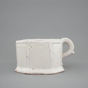 A white Delft cruet set, 18th C. — photo 9