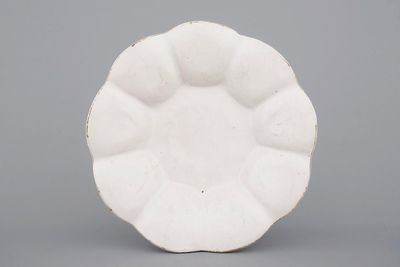 A white Delft lobed dish, 17th C.