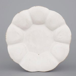 A white Delft lobed dish, 17th C. — photo 1