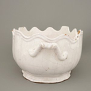 A white Delft monteith, 18th C. — 照片 3