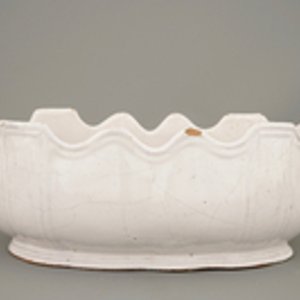 A white Delft monteith, 18th C. — 照片 4