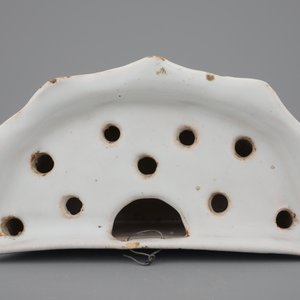 A white Delft pottery wall flower holder, 18th C. — 照片 6