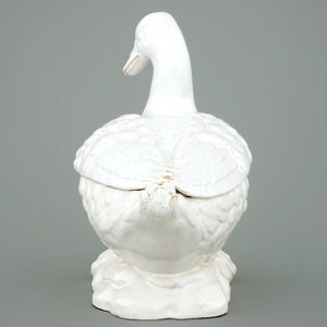 A white Delftware duck-shaped tureen and cover, Brussels or France, 18th C. — photo 3