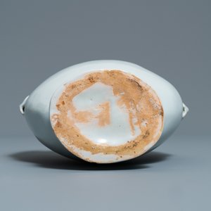A white Delftware pilgrim's flask with ram's heads, probably Nevers, France, 17/18th C. — 照片 6