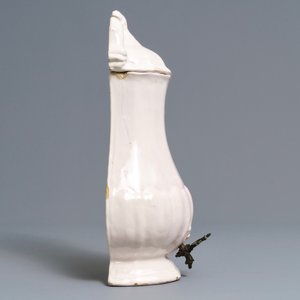 A white Delftware wall cistern and basin, prob. Kassel, Germany, 2nd half 18th C. — photo 7