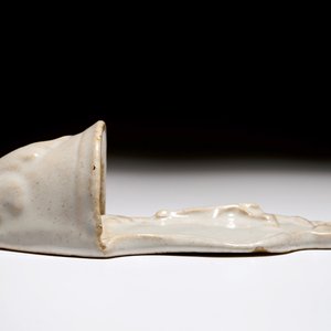 A white Dutch Delft candle stick and a holy water font, 18th C. — 照片 5