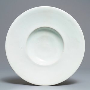 A white Dutch Delft 'cardinal's hat' alms dish, 17/18th C. — 照片 1