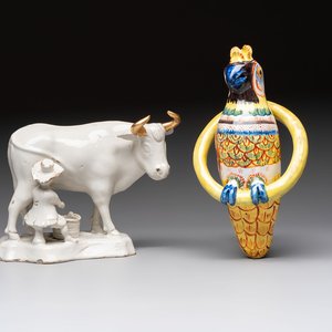 A white Dutch Delft cow milker group and a polychrome Dutch Delft parrot, 18/19th C. — 照片 1